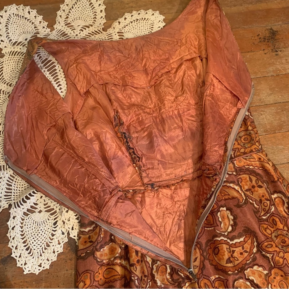 🍂60s Metallic Paisley Dress🍂 - Picture 8 of 9